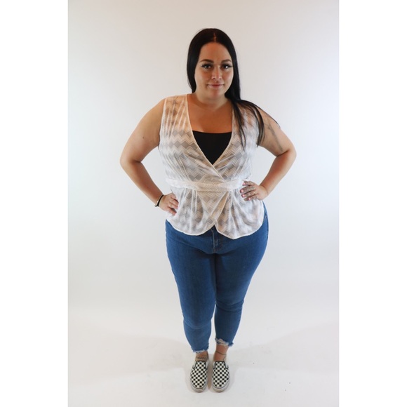 Beautiful Banana Republic White V Neck Blouse - Picture 2 of 3